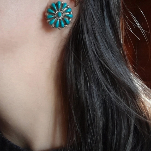 Zuni Turquoise Flowers - Picture 4 of 8